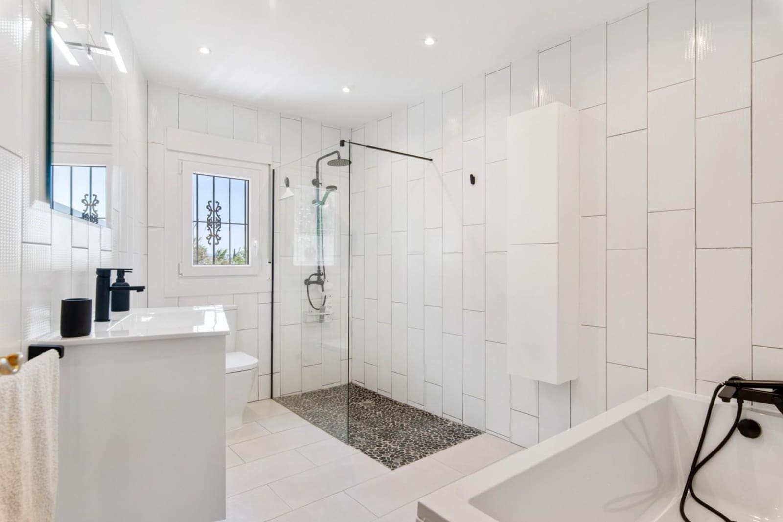 4 makuuhuone Huvila myytävänä paikassa Catral mukana uima-altaan - 549 000 € (Ref: 9565455)