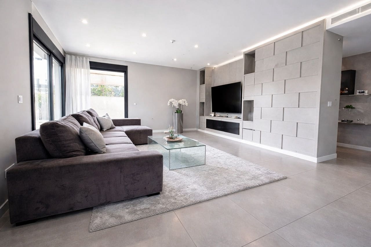 5 bedroom Villa for sale in La Siesta with garage - € 849,950 (Ref: 9571404)