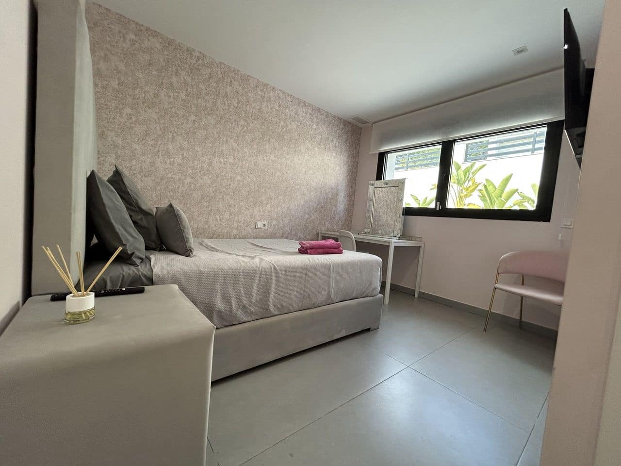 5 bedroom Villa for sale in La Siesta with garage - € 849,950 (Ref: 9571404)