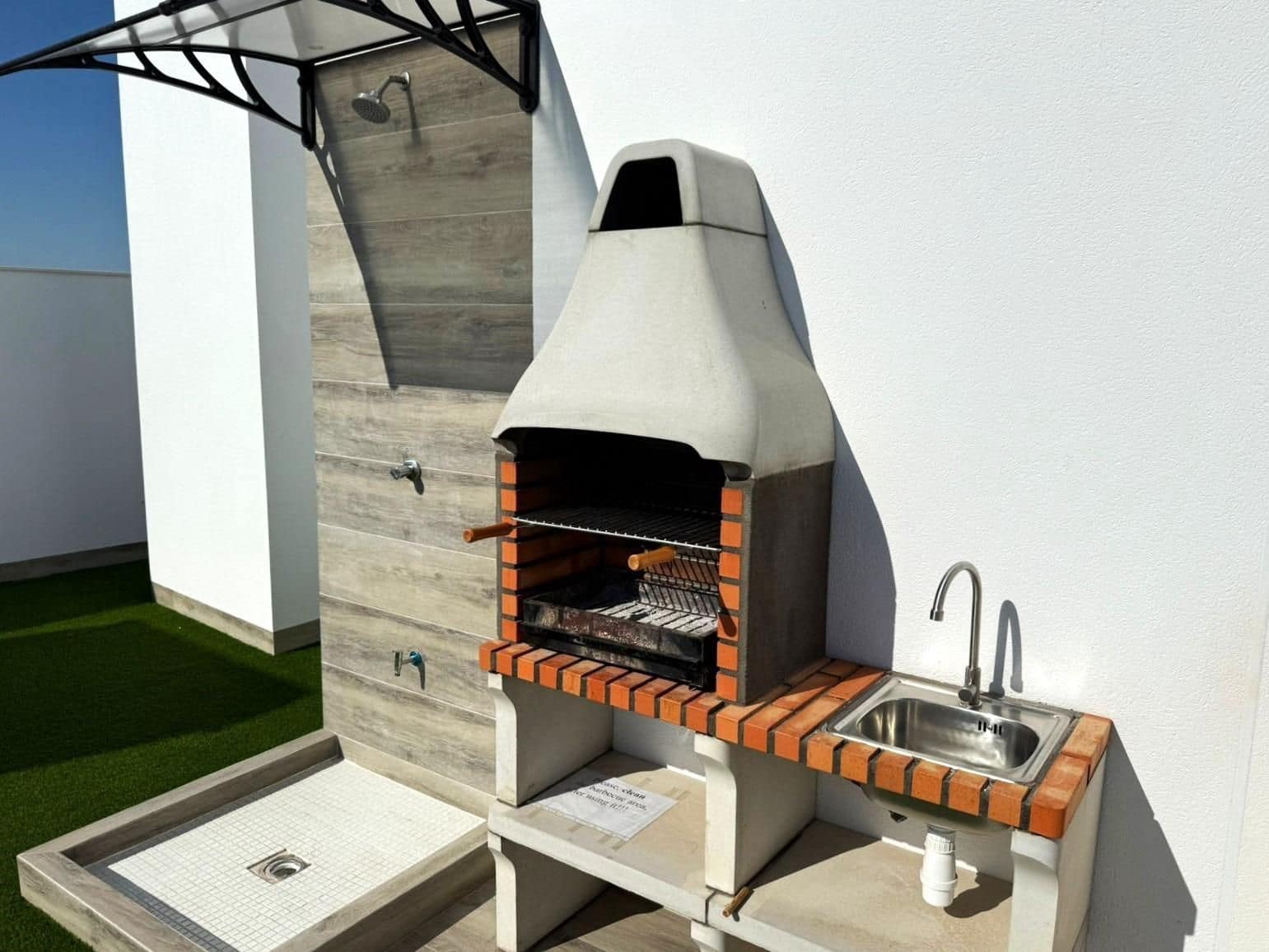 2 bedroom Apartment for sale in Torrevieja - € 200,000 (Ref: 9574845)