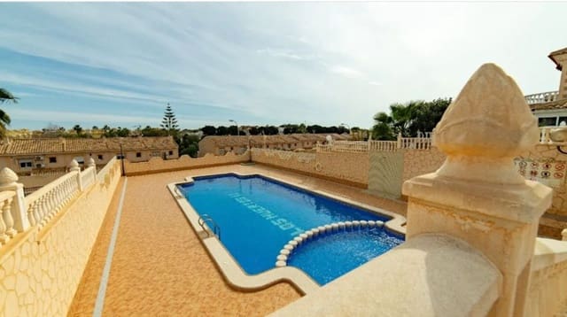 4 soverom Villa til salgs i Centro, Torrevieja med garasje - € 360 000 (Ref: 9586757)