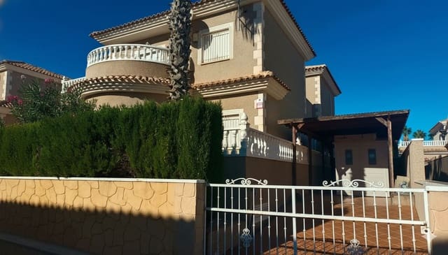 4 soverom Villa til salgs i Centro, Torrevieja med garasje - € 360 000 (Ref: 9586757)