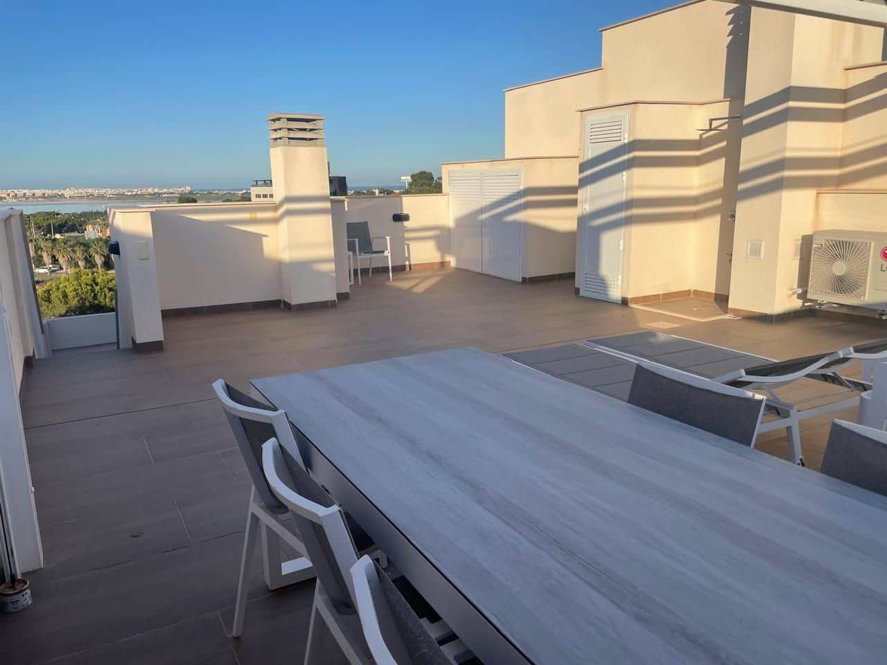 2 sypialnia Apartament na sprzedaż w Torrevieja z garażem - 300 000 € (Ref: 9586760)