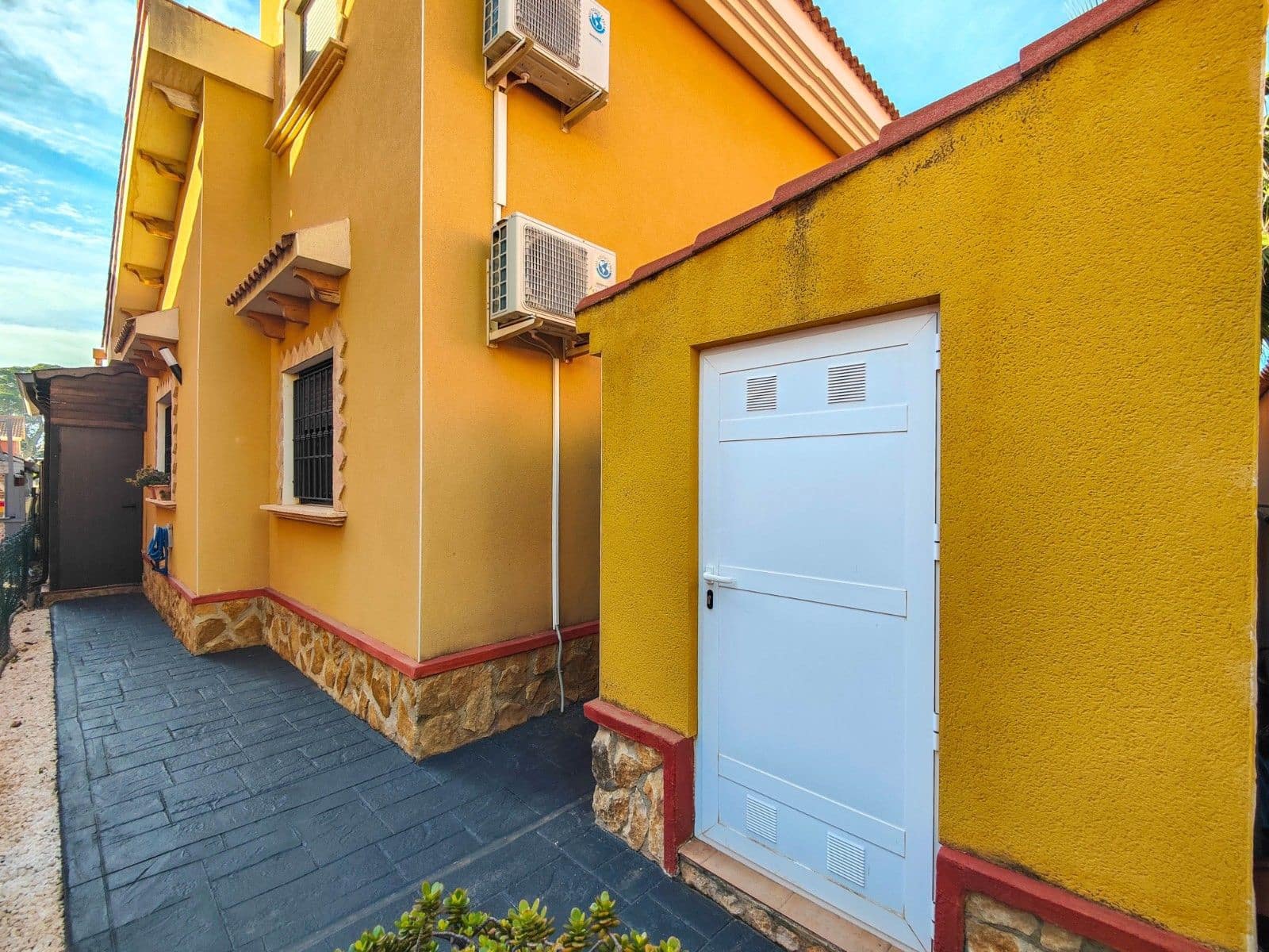 3 bedroom Villa for sale in El Raso with pool garage - € 365,000 (Ref: 9591591)