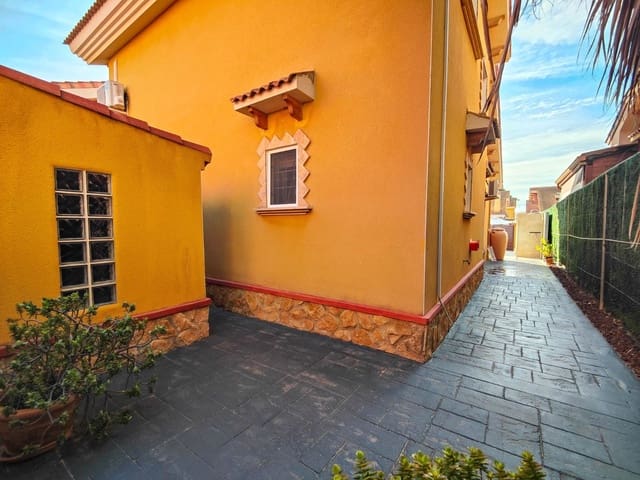 3 bedroom Villa for sale in El Raso, Guardamar del Segura with pool garage - € 365,000 (Ref: 9591591)