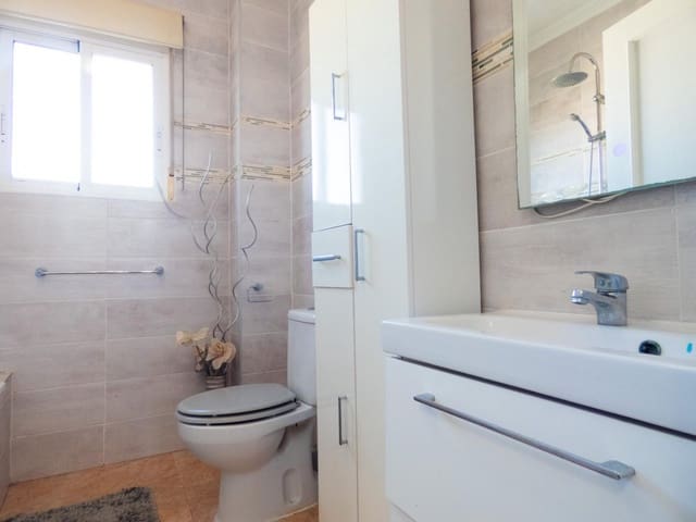 Chalet de 4 habitaciones en Playa Flamenca, Orihuela en venta con piscina - 399.000 € (Ref: 9596412)