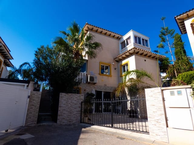 Chalet de 4 habitaciones en Playa Flamenca, Orihuela en venta con piscina - 399.000 € (Ref: 9596412)