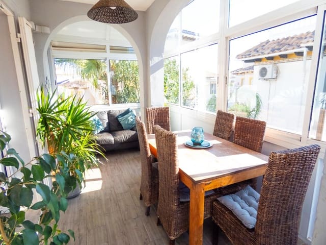 Chalet de 4 habitaciones en Playa Flamenca, Orihuela en venta con piscina - 399.000 € (Ref: 9596412)