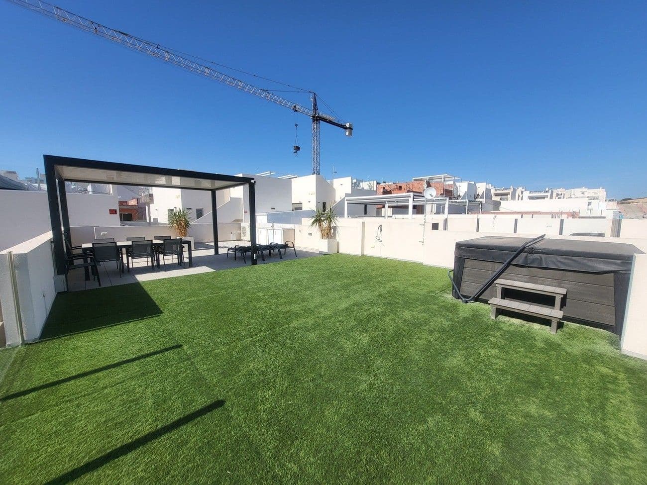 Chalet de 3 habitaciones en Orihuela Costa en venta con piscina - 400.000 € (Ref: 9596425)