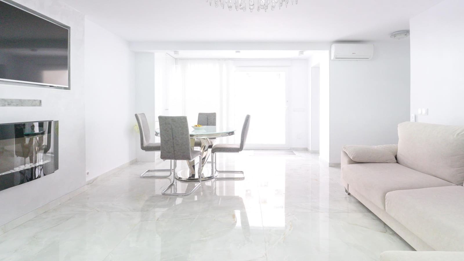 4 makuuhuone Paritalo myytävänä paikassa Punta Prima mukana uima-altaan - 529 000 € (Ref: 9596437)