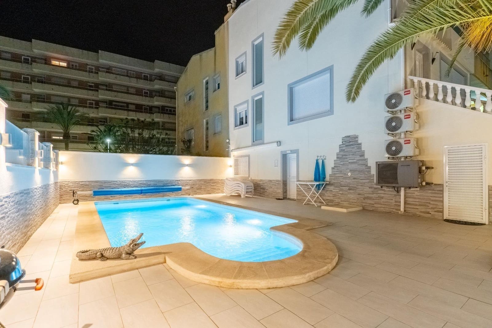 4 makuuhuone Paritalo myytävänä paikassa Punta Prima mukana uima-altaan - 529 000 € (Ref: 9596437)
