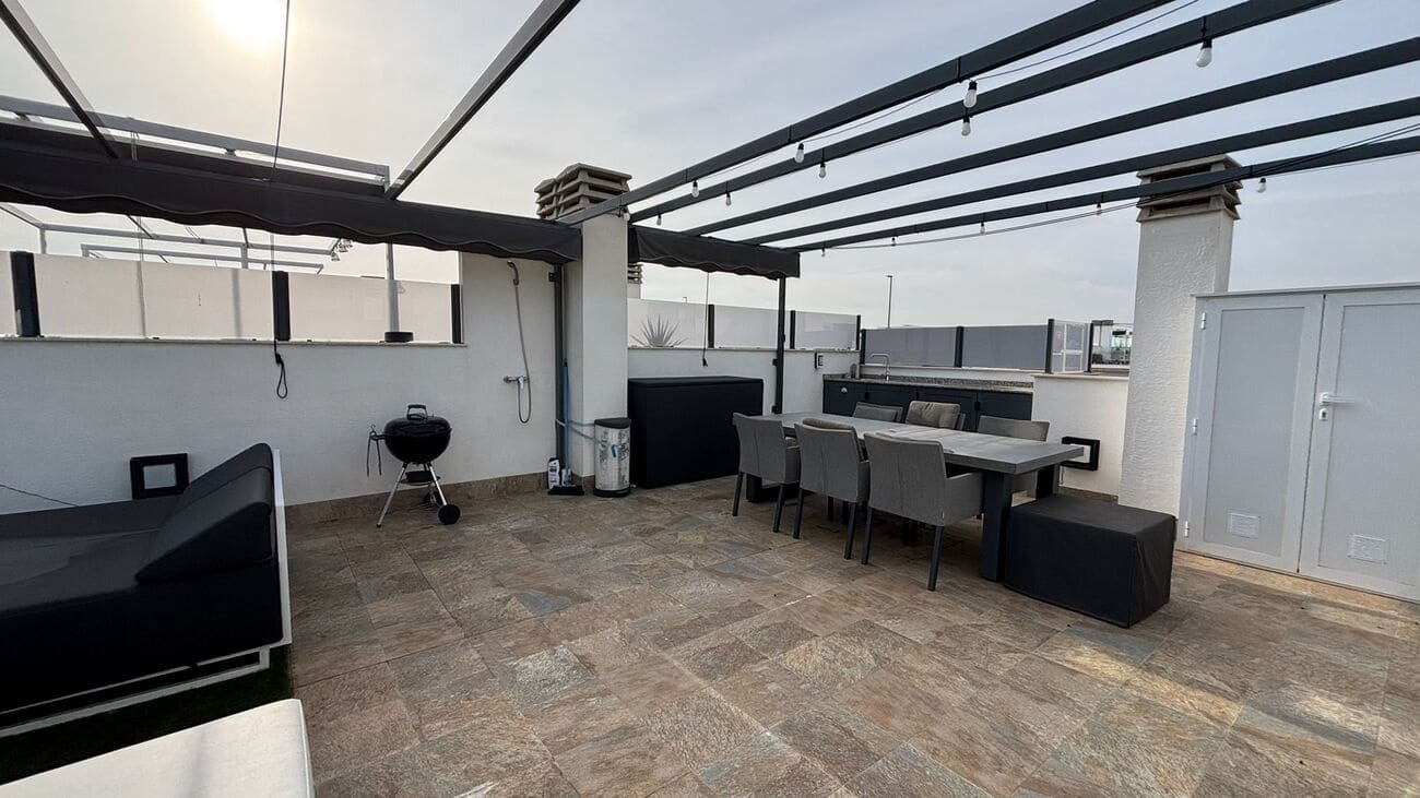 Ático de 2 habitaciones en Pilar de la Horadada en venta con piscina - 264.900 € (Ref: 9601276)