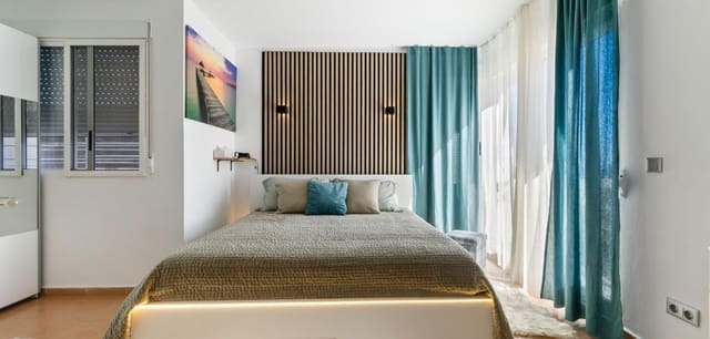 3 sovrum Radhus till salu i Las Filipinas med pool - 288 000 € (Ref: 9601282)