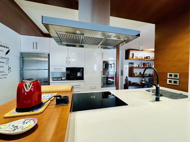 3 Zimmer Apartment zu verkaufen in Torrevieja mit Garage - 329.000 € (Ref: 9601283)