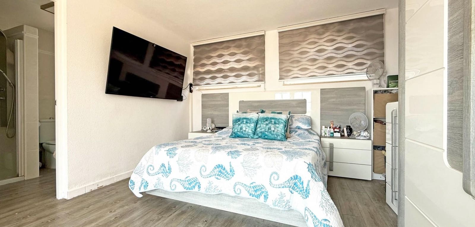 Chalet de 3 habitaciones en Villamartin en venta con piscina - 424.900 € (Ref: 9605216)