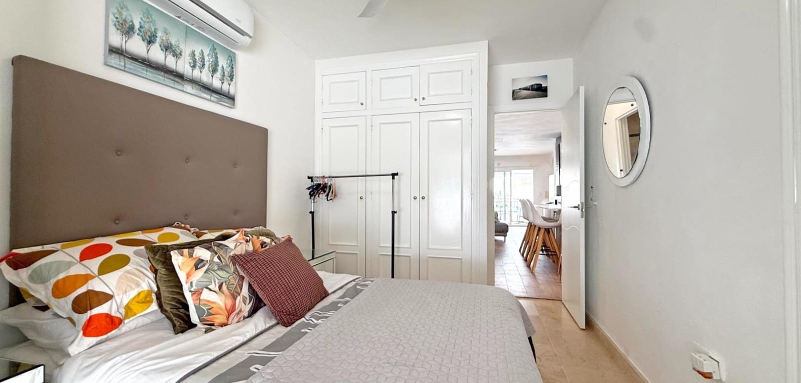 Chalet de 3 habitaciones en Villamartin en venta con piscina - 424.900 € (Ref: 9605216)