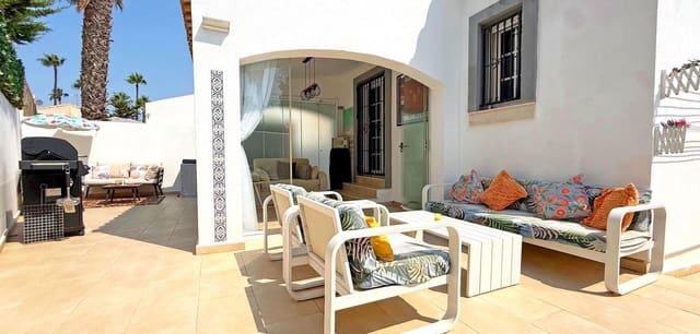 Chalet de 3 habitaciones en Villamartin, Orihuela en venta con piscina - 424.900 € (Ref: 9605216)