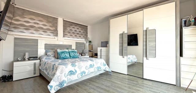 Chalet de 3 habitaciones en Villamartin, Orihuela en venta con piscina - 424.900 € (Ref: 9605216)