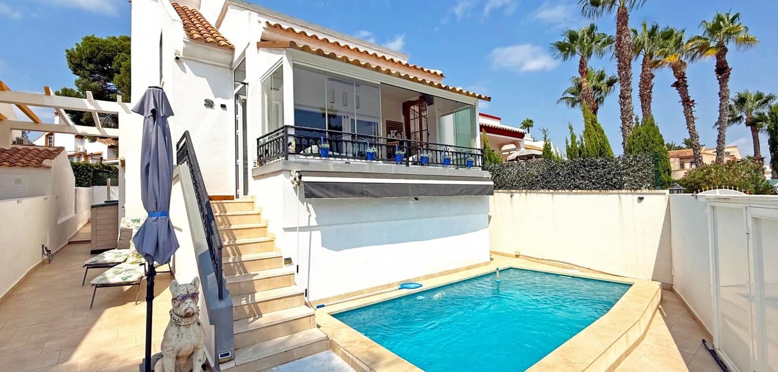 Chalet de 3 habitaciones en Villamartin en venta con piscina - 424.900 € (Ref: 9605216)