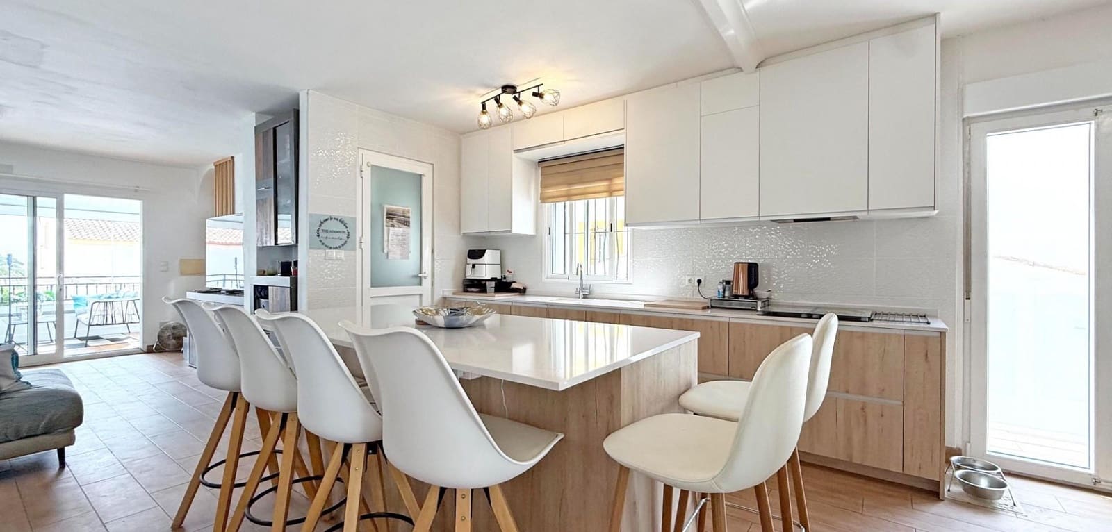 Chalet de 3 habitaciones en Villamartin en venta con piscina - 424.900 € (Ref: 9605216)