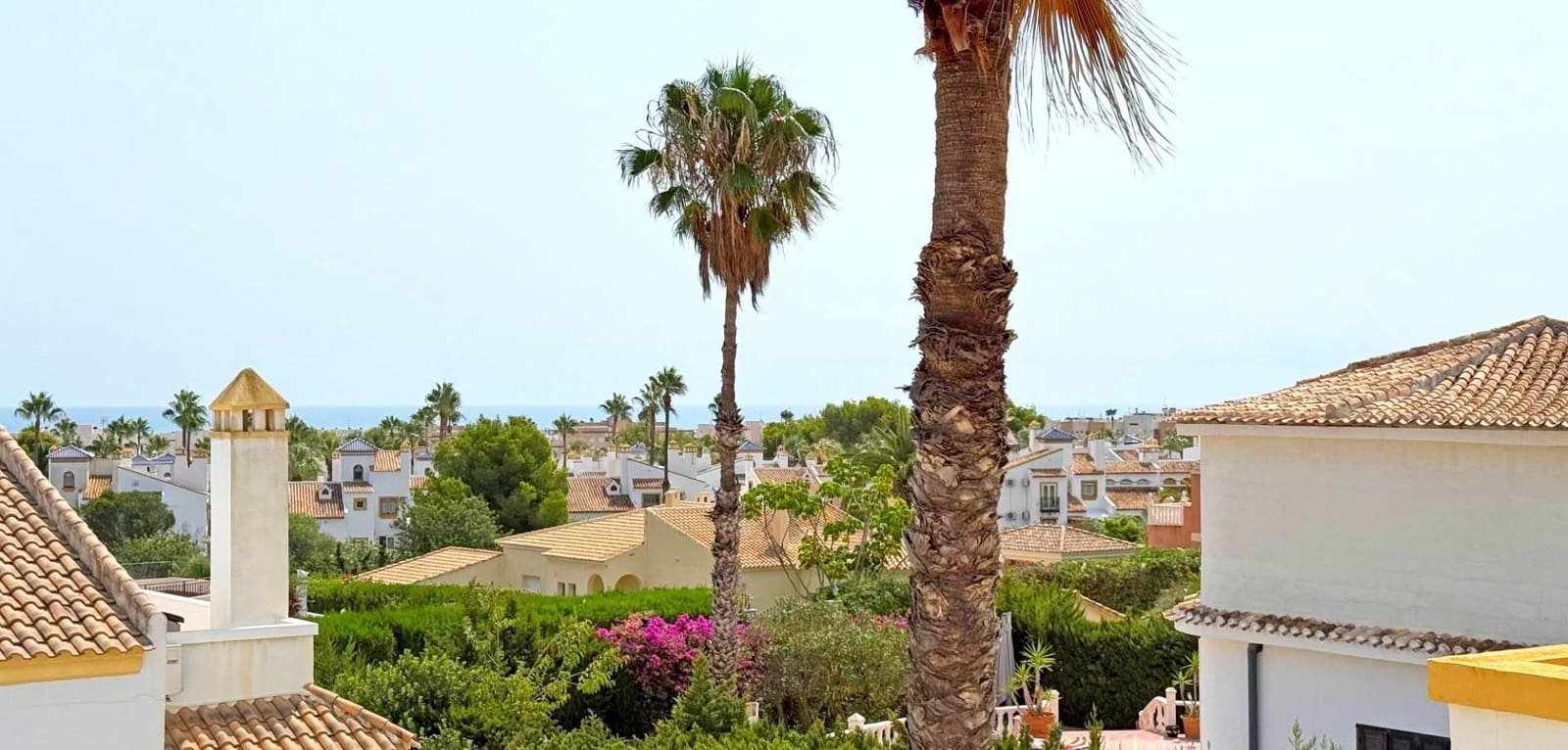 Chalet de 3 habitaciones en Villamartin en venta con piscina - 424.900 € (Ref: 9605216)