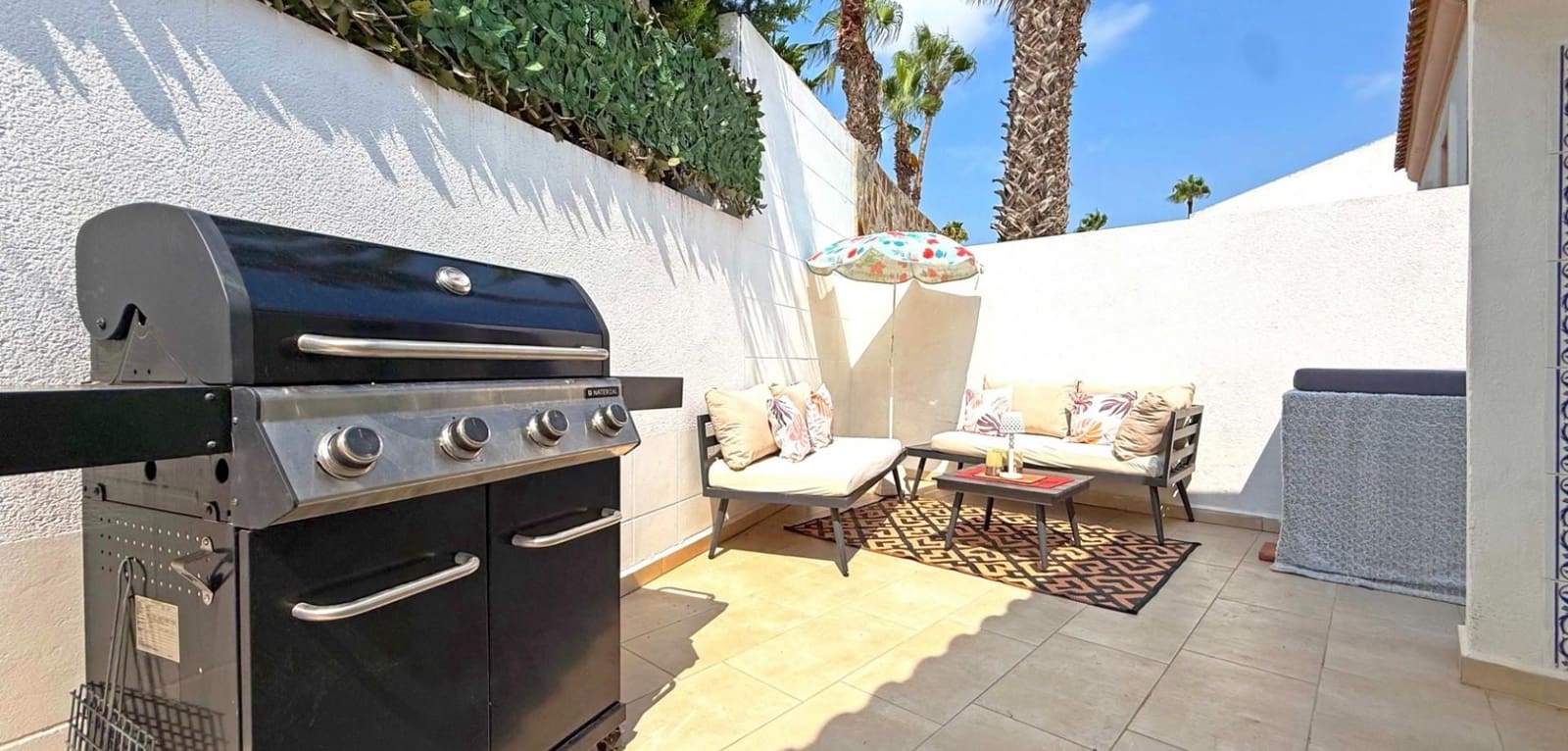 Chalet de 3 habitaciones en Villamartin en venta con piscina - 424.900 € (Ref: 9605216)