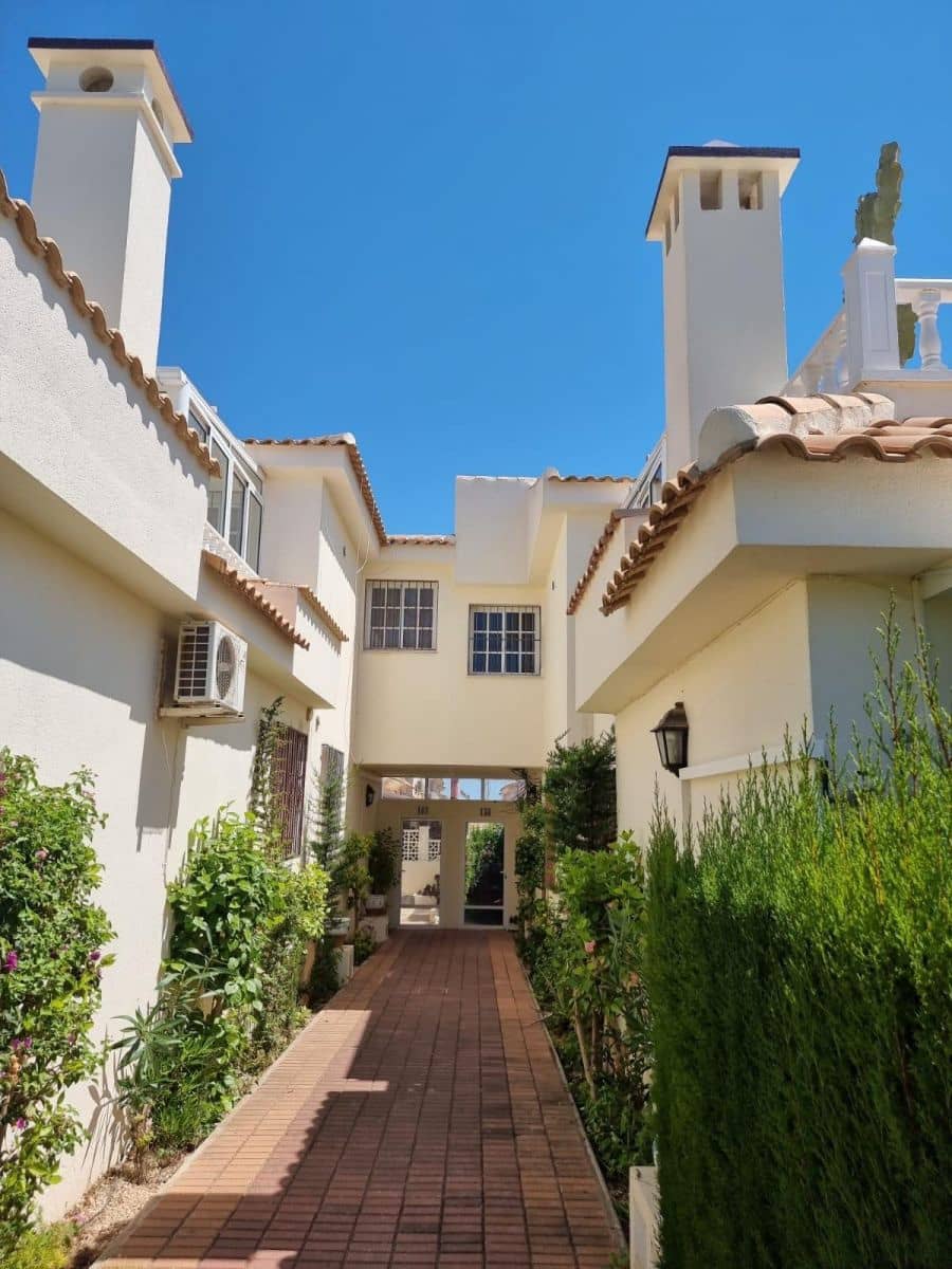 2 sovrum Lägenhet till salu i La Siesta med pool - 178 000 € (Ref: 9605237)