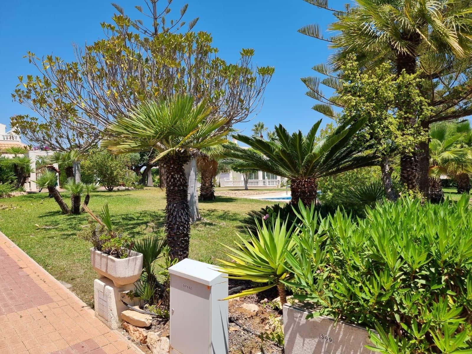 2 sovrum Lägenhet till salu i La Siesta med pool - 178 000 € (Ref: 9605237)