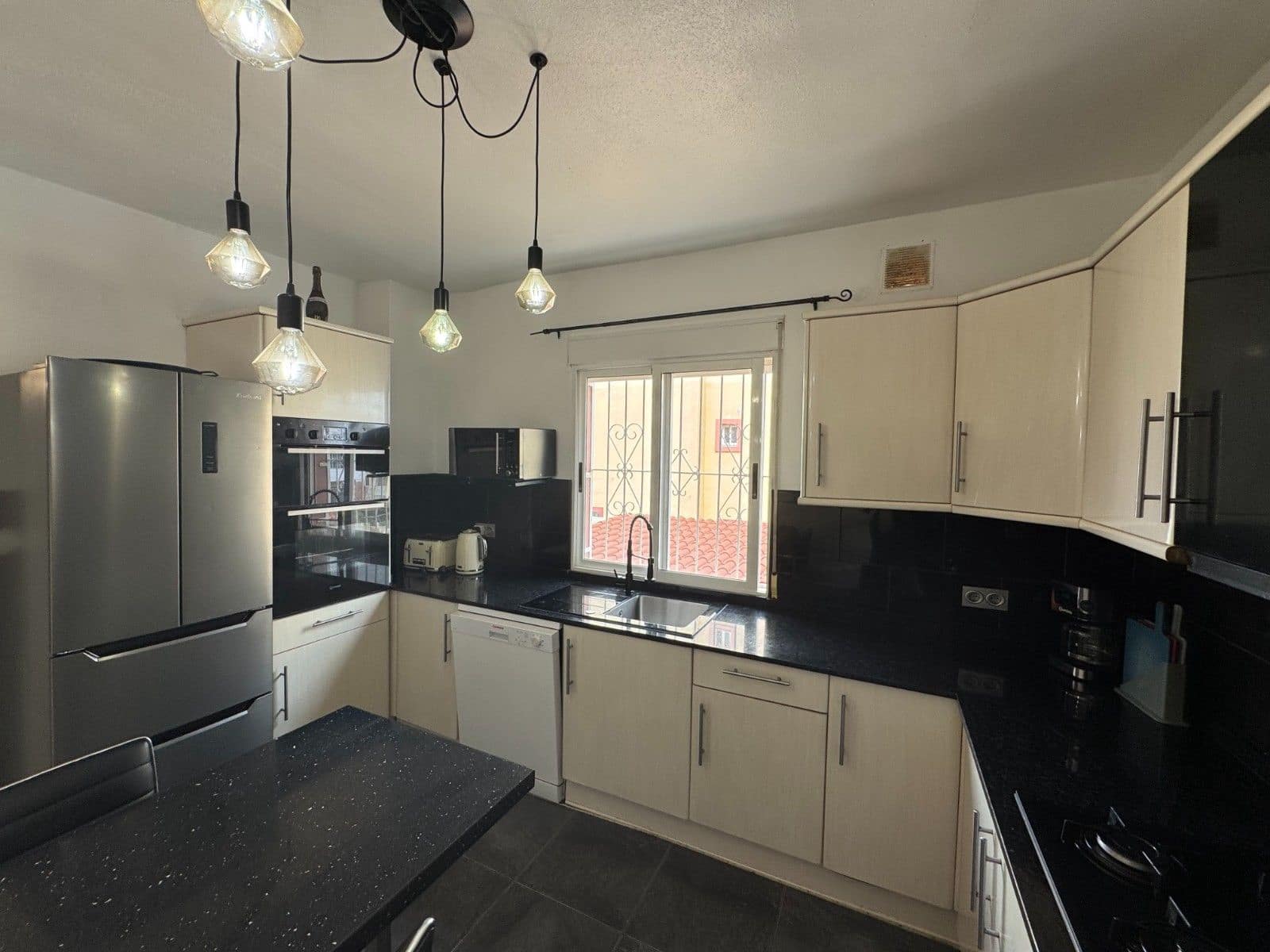 4 makuuhuone Huoneisto myytävänä paikassa Filipinas - 179 995 € (Ref: 9605239)