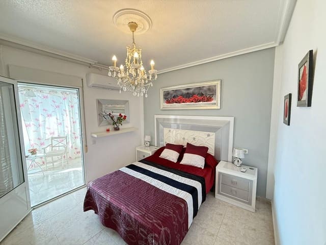 Casa de 2 habitaciones en Centro, Torrevieja en venta con piscina - 176.900 € (Ref: 9605249)