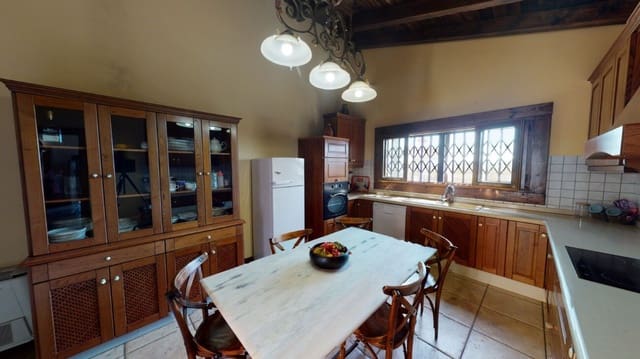 6 makuuhuone Huvila myytävänä paikassa Catral mukana uima-altaan 
autotalli - 780 000 € (Ref: 9608274)