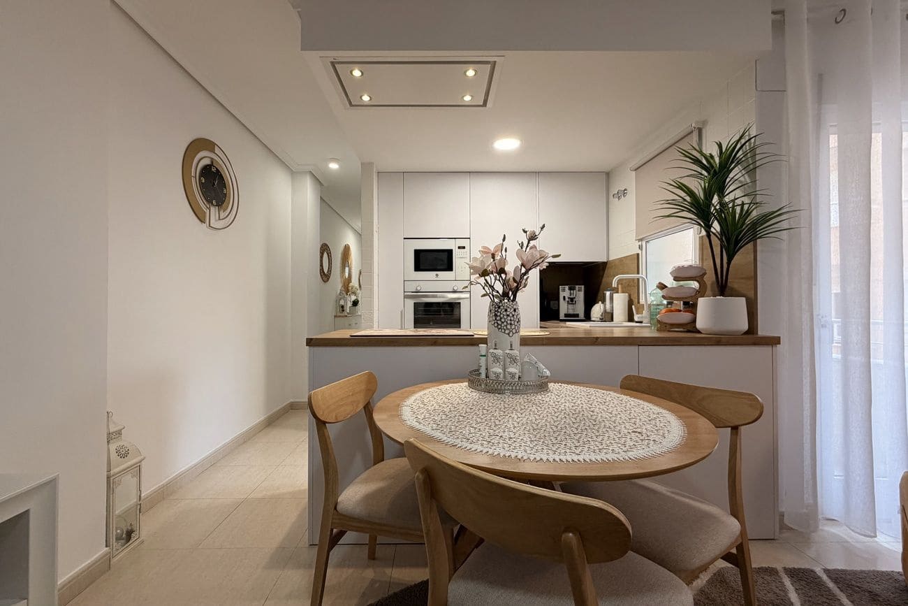 3 bedroom Apartment for sale in Torrevieja - € 175,000 (Ref: 9608280)