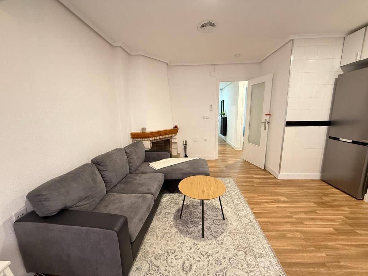 4 bedroom Apartment for sale in Torrevieja - € 175,000 (Ref: 9608287)