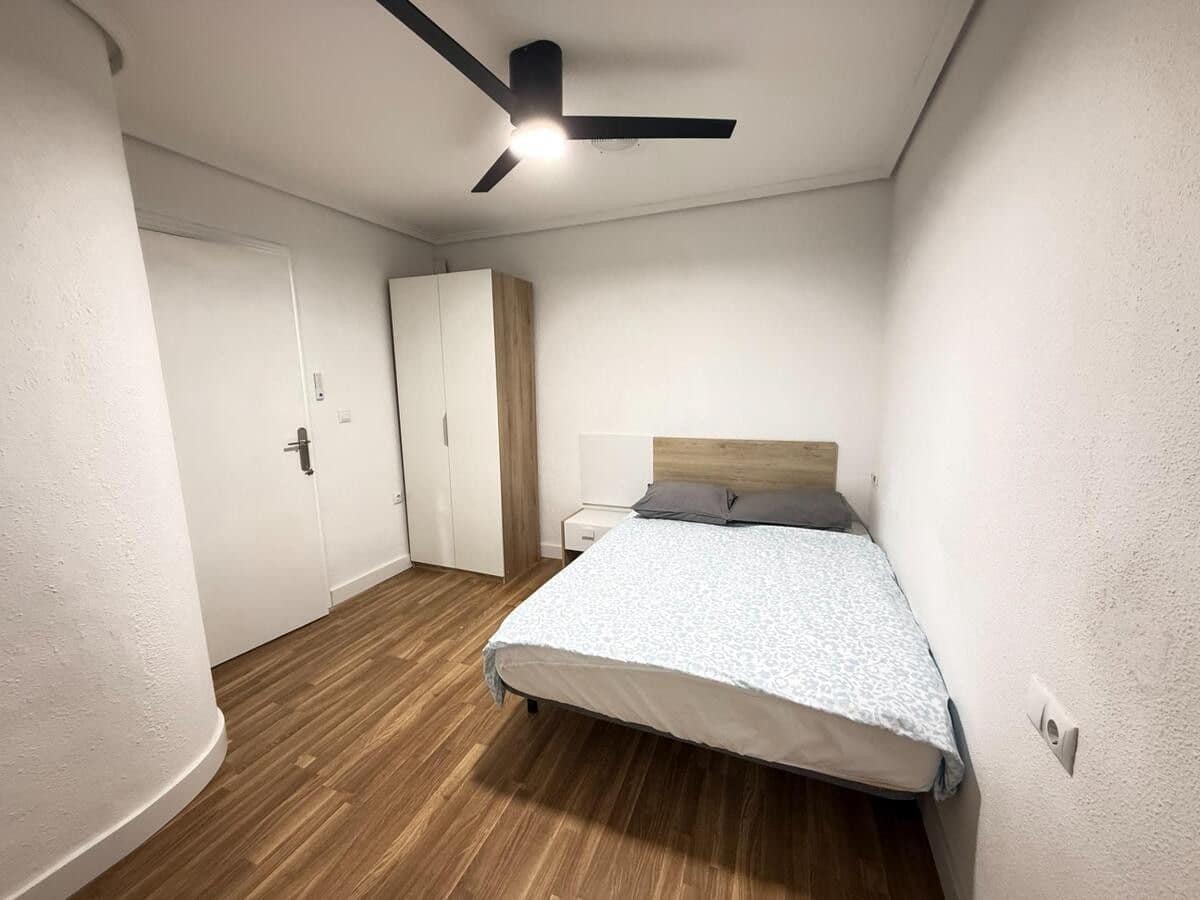 4 bedroom Apartment for sale in Torrevieja - € 175,000 (Ref: 9608287)