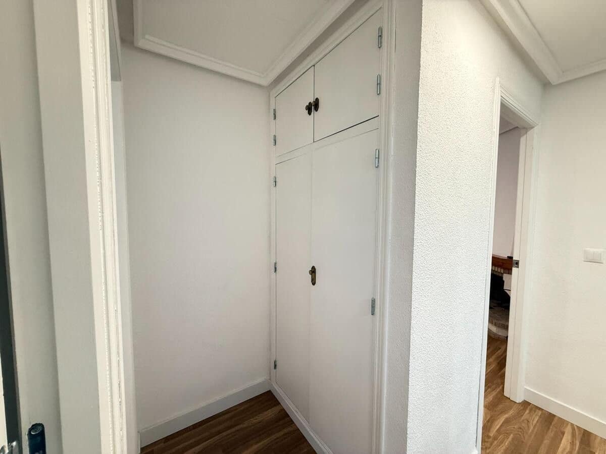 4 bedroom Apartment for sale in Torrevieja - € 175,000 (Ref: 9608287)