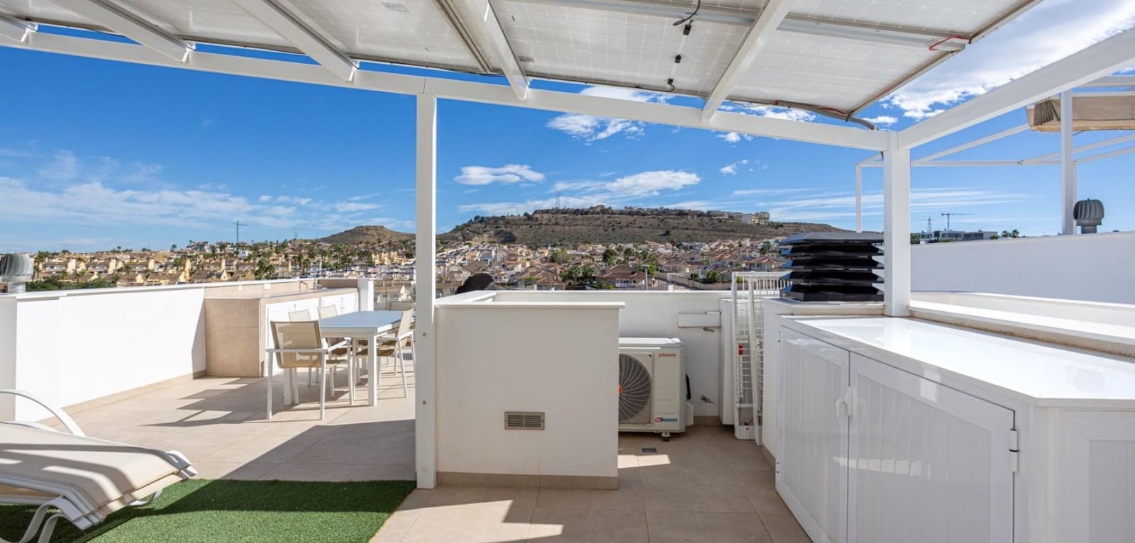 3 soveværelse Rækkehus til salg i Benijofar med swimmingpool - € 439.900 (Ref: 9611444)