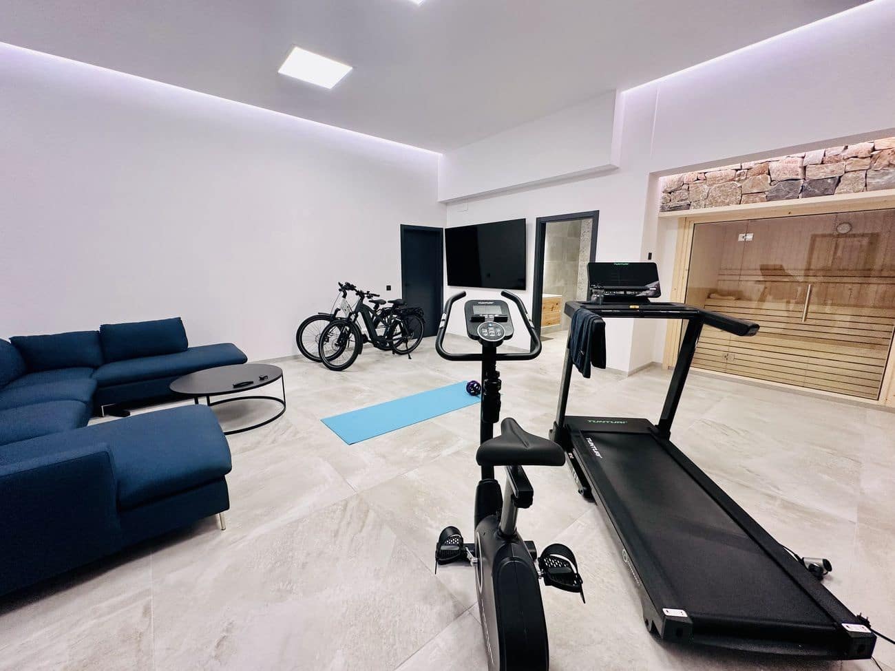 4 bedroom Villa for sale in Ciudad Quesada with pool - € 779,000 (Ref: 9611445)