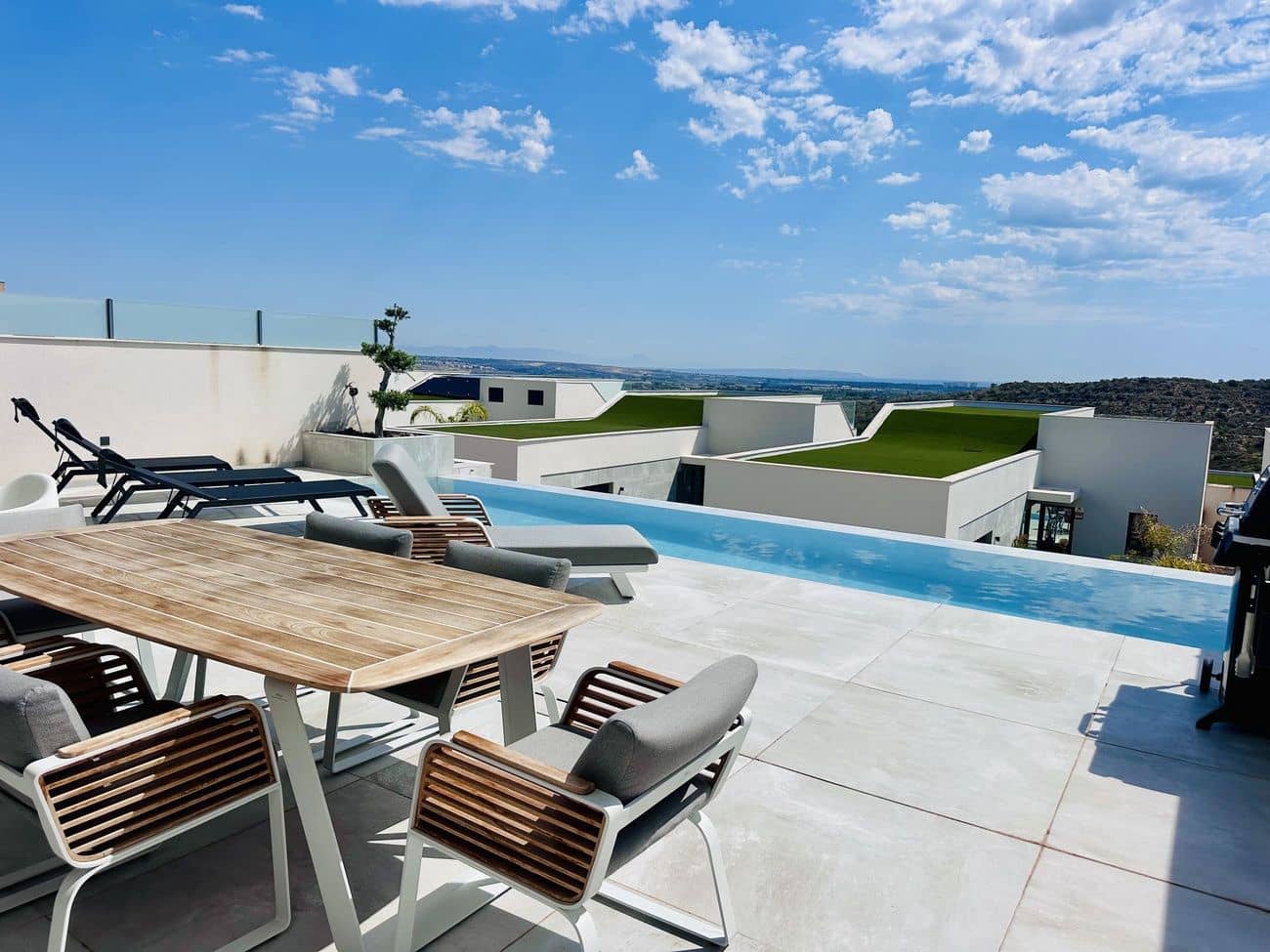 Chalet de 4 habitaciones en Ciudad Quesada en venta con piscina - 789.000 € (Ref: 9611445)