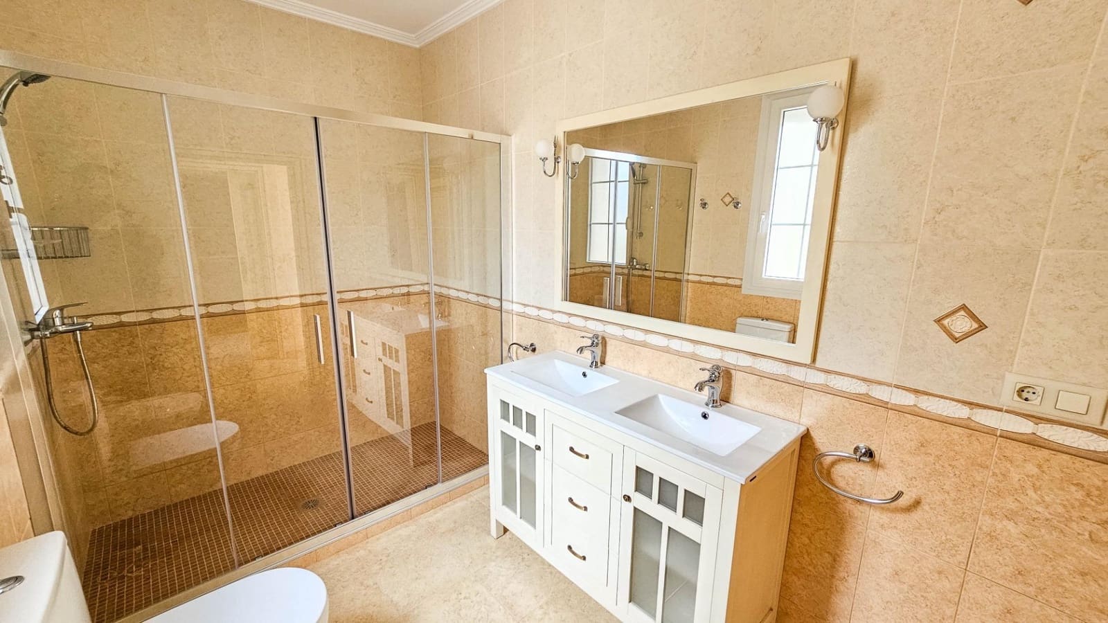 Chalet de 7 habitaciones en Cabo Roig en venta con piscina - 1.700.000 € (Ref: 9611449)