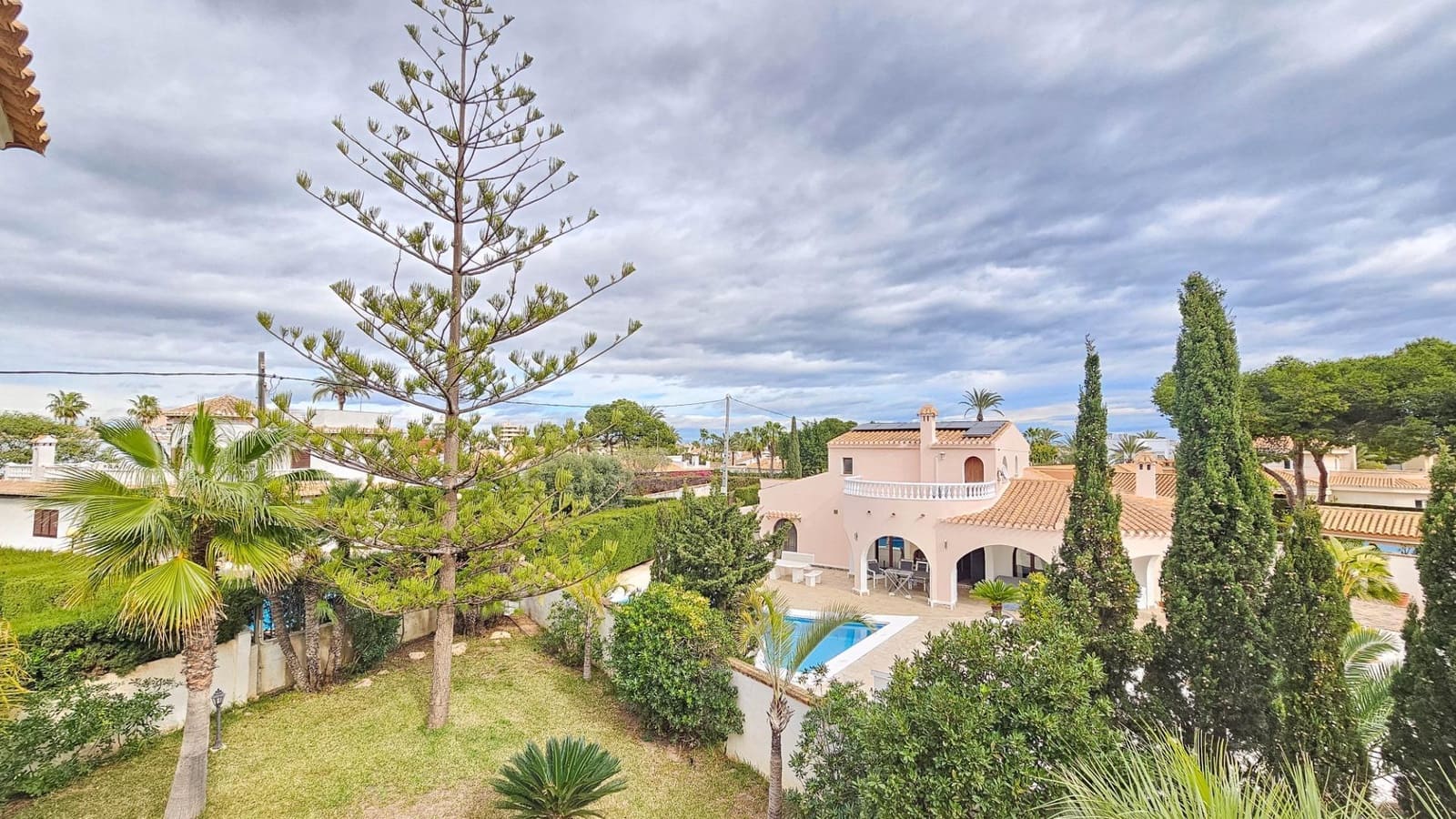 Chalet de 7 habitaciones en Cabo Roig en venta con piscina - 1.700.000 € (Ref: 9611449)