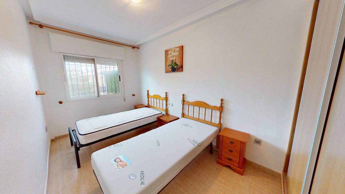 4 soveværelse Villa til salg i Los Alcazares med garage - € 350.000 (Ref: 9611458)