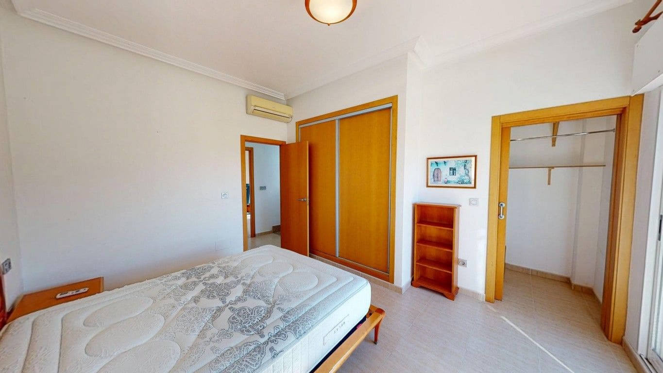 4 soveværelse Villa til salg i Los Alcazares med garage - € 350.000 (Ref: 9611458)