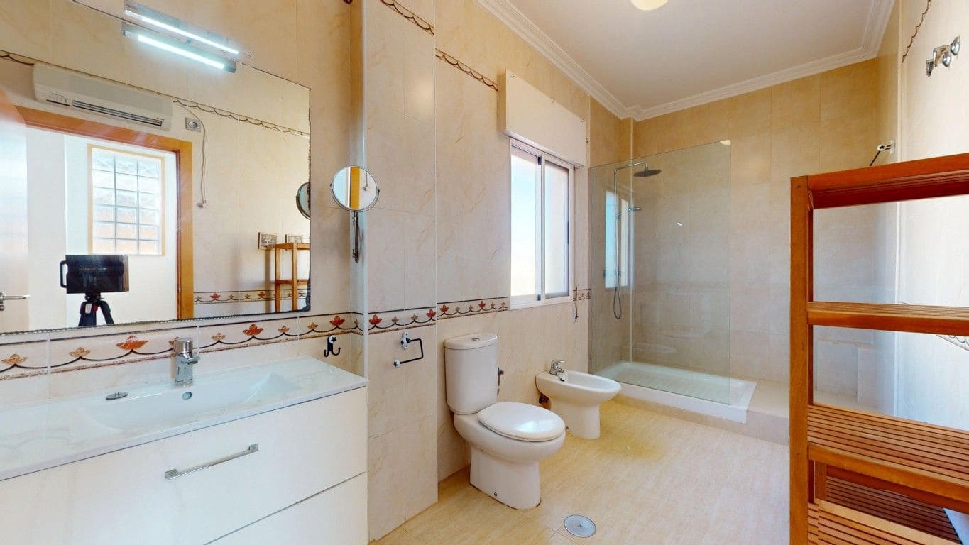 4 soveværelse Villa til salg i Los Alcazares med garage - € 350.000 (Ref: 9611458)