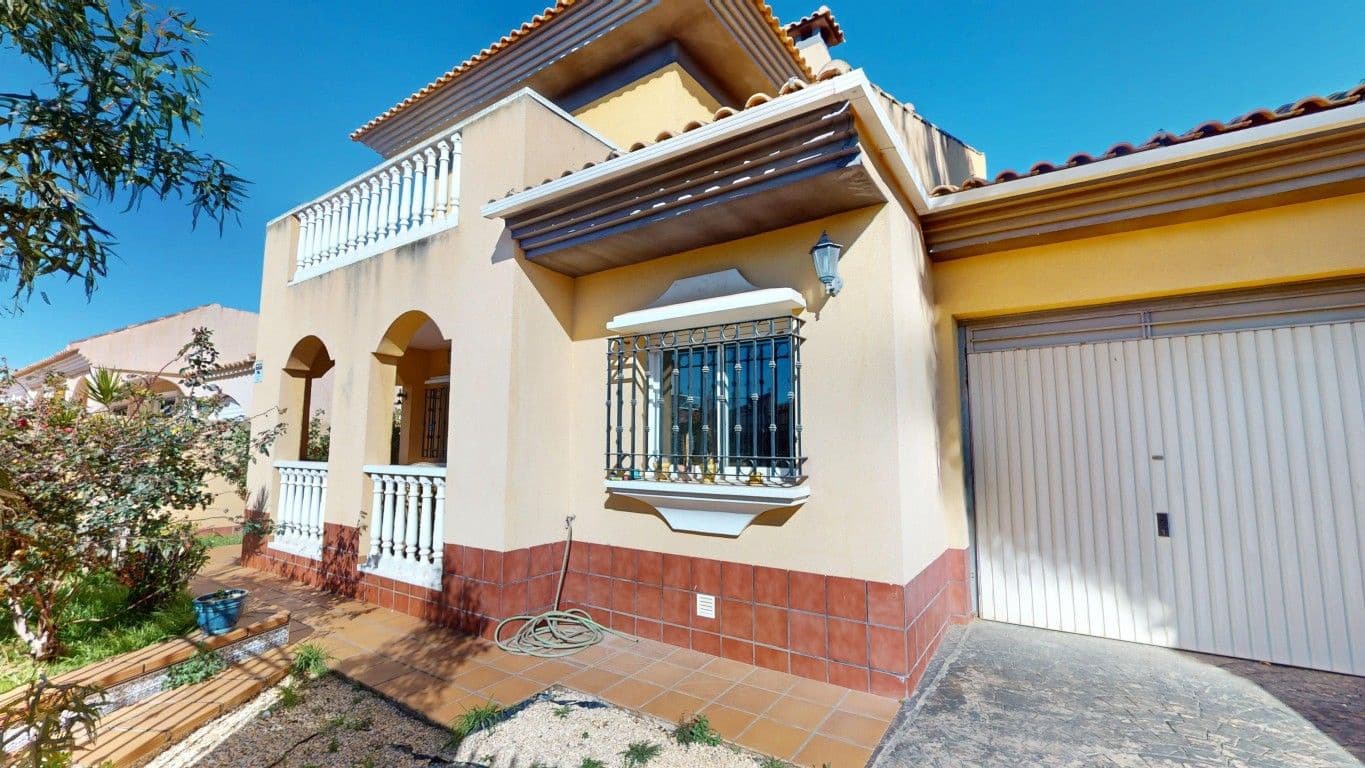 4 soveværelse Villa til salg i Los Alcazares med garage - € 350.000 (Ref: 9611458)