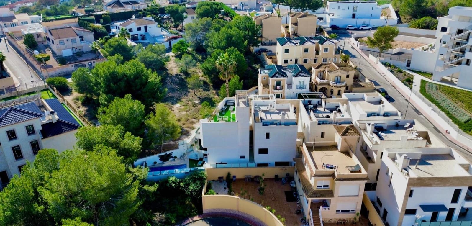 3 bedroom Villa for sale in Filipinas with pool - € 475,000 (Ref: 9616094)