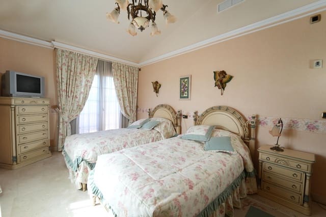 8 sovrum Villa till salu i Campoamor, Orihuela med pool - 1 399 000 € (Ref: 9616100)