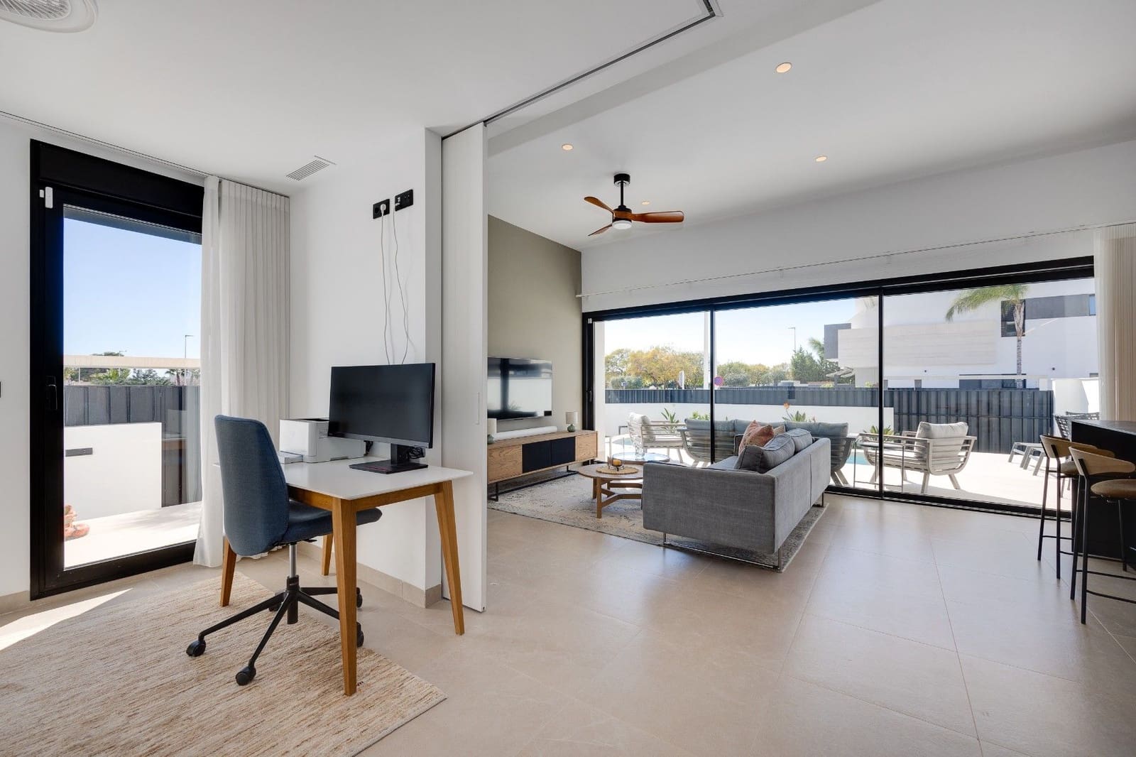 Bungalow de 3 habitaciones en Pilar de la Horadada en venta con piscina - 429.000 € (Ref: 9616101)