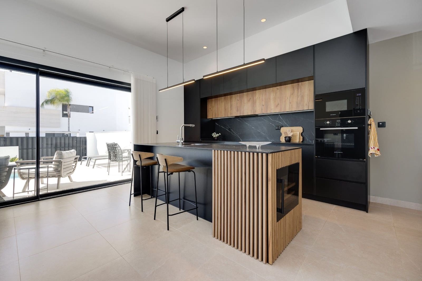 Bungalow de 3 habitaciones en Pilar de la Horadada en venta con piscina - 429.000 € (Ref: 9616101)