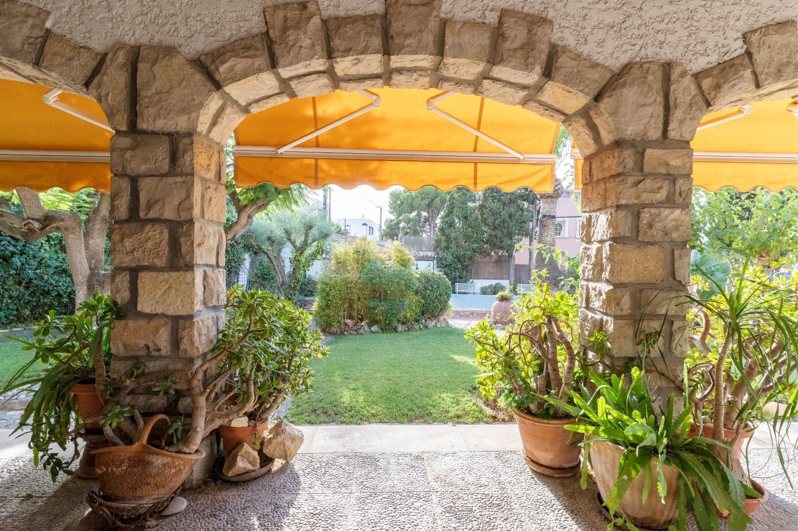 8 slaapkamer Villa te koop in Alicante stad met zwembad - € 1.600.000 (Ref: 9616103)