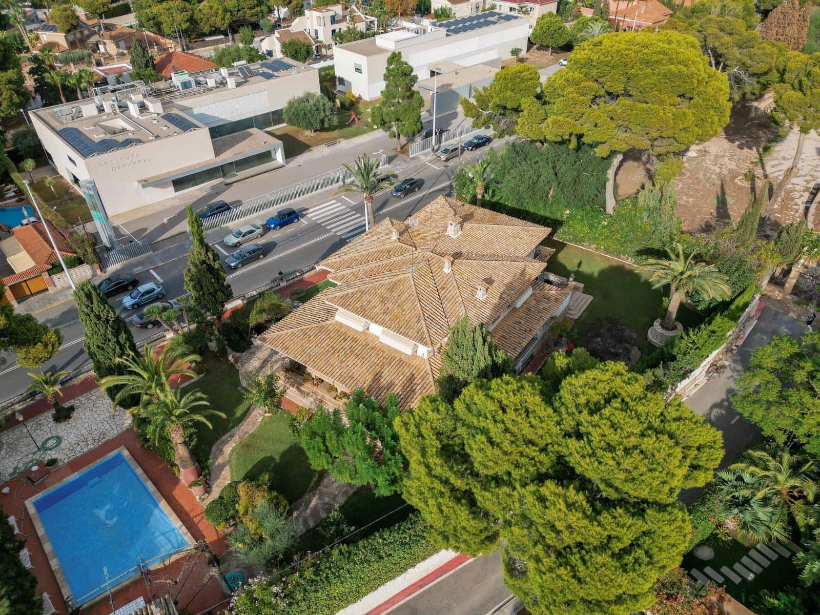 8 slaapkamer Villa te koop in Alicante stad met zwembad - € 1.600.000 (Ref: 9616103)